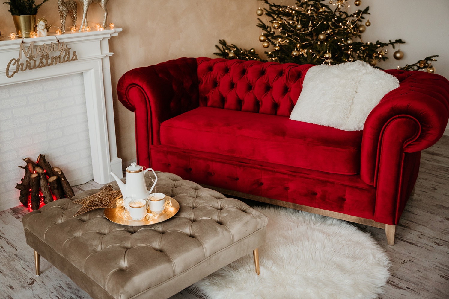 Chesterfield Grand double sofa and Chesterfield Modern footstool